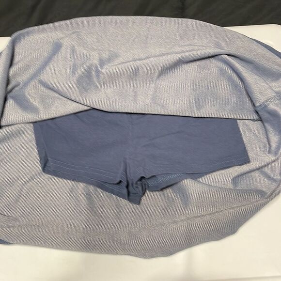 Oshkosh Girls shirt with shorts under. Size 6-6X. - Picture 4 of 4